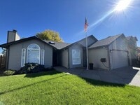 Building Photo - Beautiful Single-Level 3 Bedroom Home with Modern Kitchen and Open Floor Plan