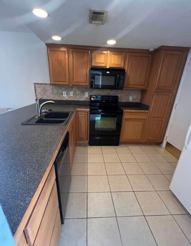 Building Photo - 4500 N Flagler Dr