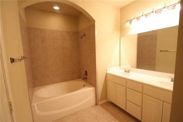 Building Photo - 5404 Mesquite Dr