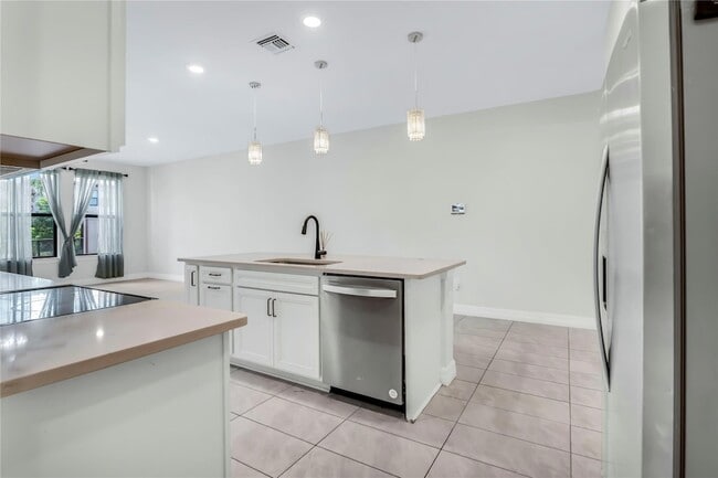 Building Photo - 4828 Chantilly Rd