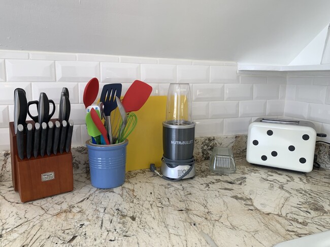 Fully Furnished Kitchen - New Kate Spade toaster, Chicago Cutlery, Utensils, etc. - 1910 Evans Ave