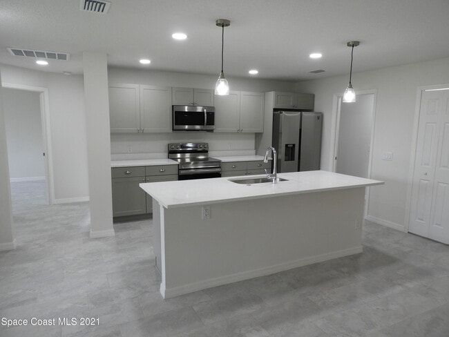 Building Photo - 1611 Saipan St SE