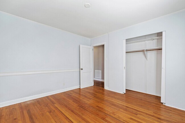 Building Photo - Charming Updated Bungalow in Raleigh’s Mordecai District!