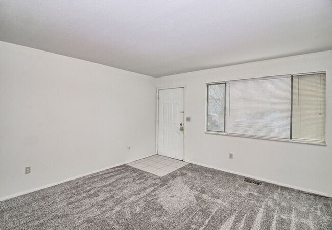 Building Photo - 2 Bedroom Apartment in Clifton - $1150