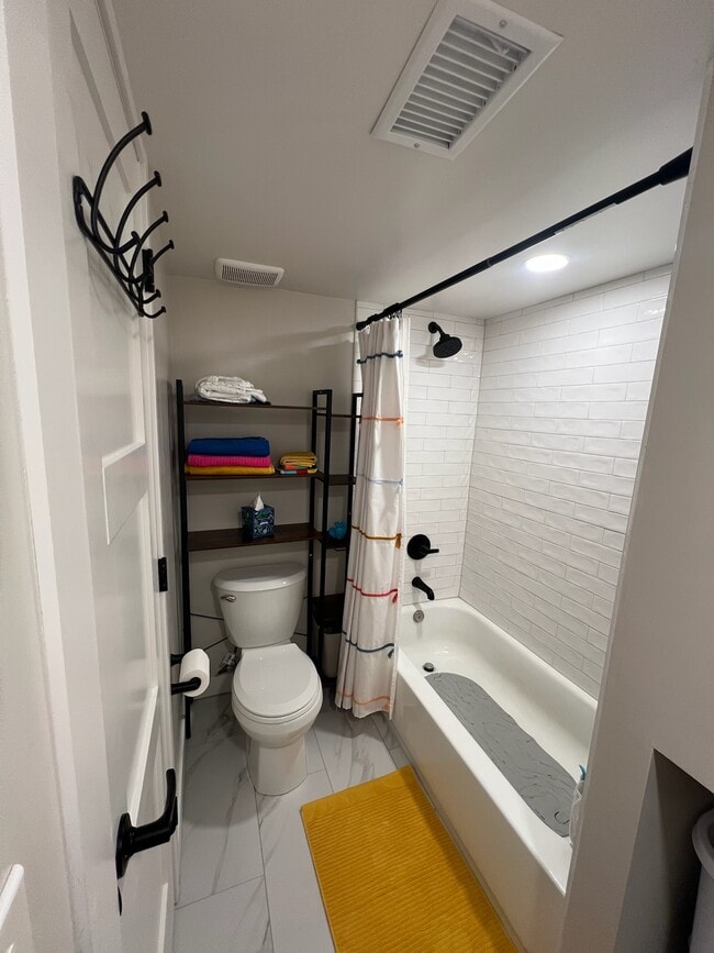 Building Photo - 206 Cypress Cir