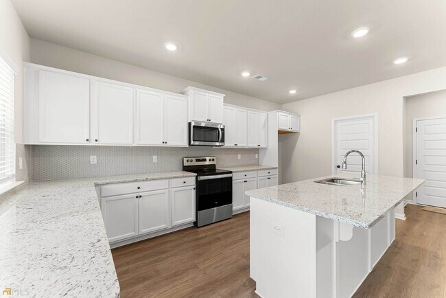 Building Photo - 755 Lakehaven Ln