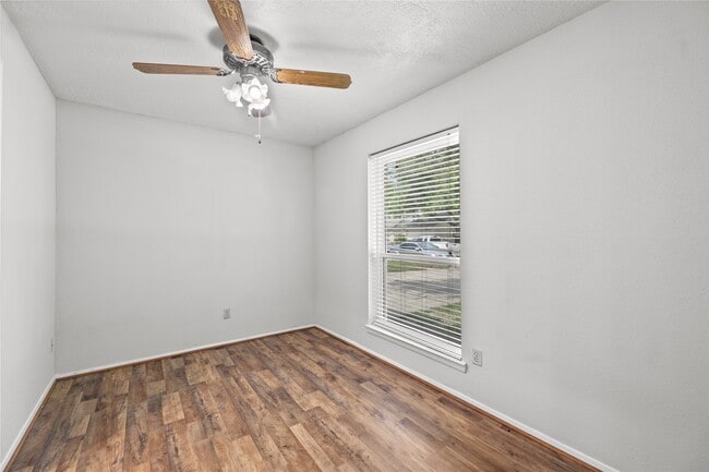 Building Photo - 10219 Staghill Dr