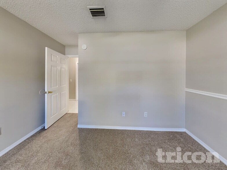 Building Photo - 11931 Marabou Ct S