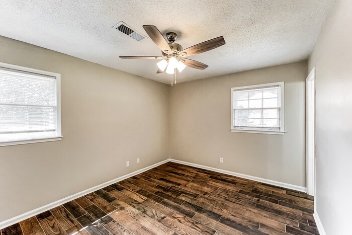 Building Photo - 3928 Croydon Rd