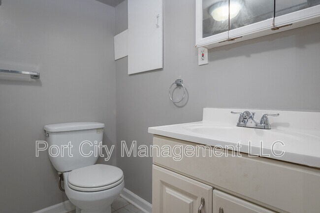 Building Photo - 1237 Delbert Ave