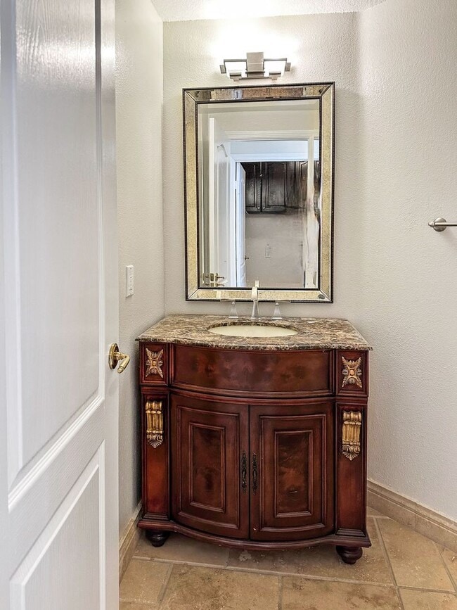 Building Photo - Beautiful Marina Hills Home!