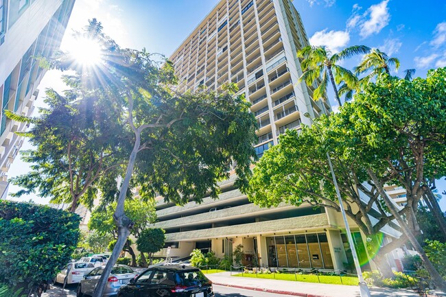 Building Photo - Fairway Villa in Waikiki (1BR, 1BA, 1PG, A...