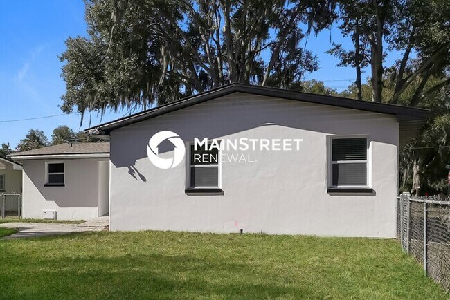 Building Photo - 3 Bedroom Pet-Friendly Home in WINTER HAVEN, FL with Main Street Renewal