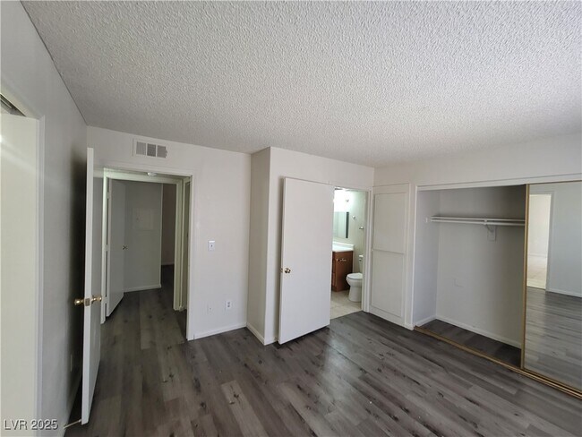 Building Photo - 1608 N Torrey Pines Dr