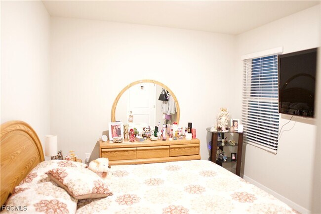 Building Photo - 413 SE 4th St