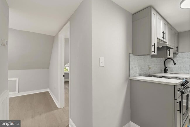 Building Photo - 216 Collingdale Ave