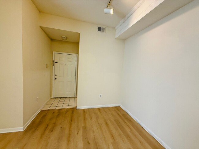 Building Photo - Beautiful Two Bedroom, Two Bath Condo For Rent in New Tampa!