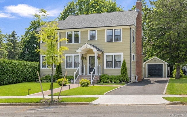 Building Photo - 619 Bailey Ave