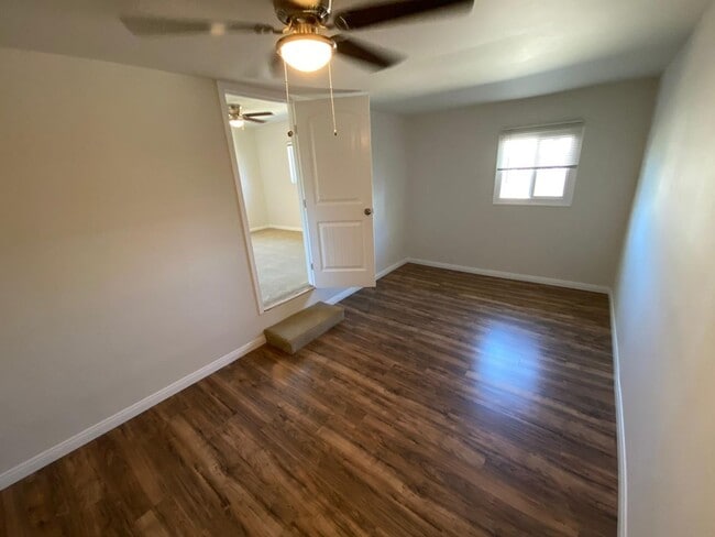 Building Photo - 3 Bedroom 1 Full Bath Remodeled Twin-Home