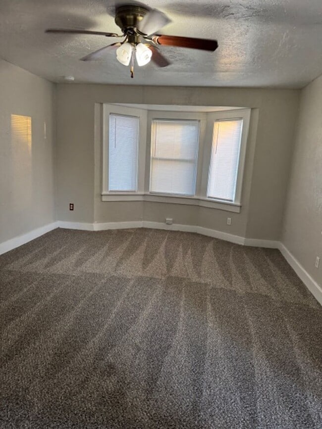 Building Photo - Gables Home