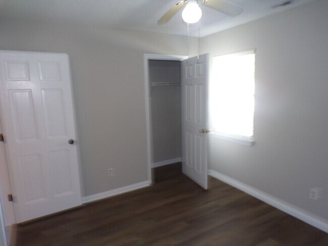 Building Photo - 1019 Furia Dr