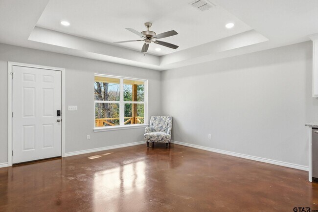 Building Photo - 336 Timberline Dr