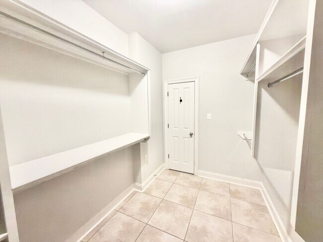 Building Photo - 7704 Ibiza Dr