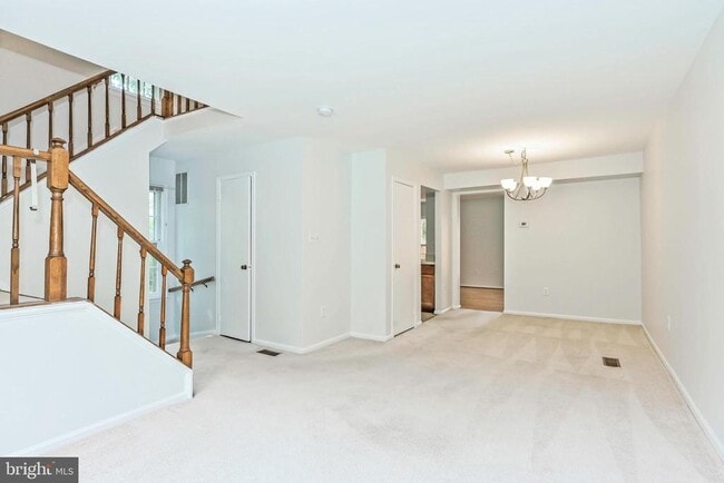 Building Photo - 2406 S Walter Reed Dr