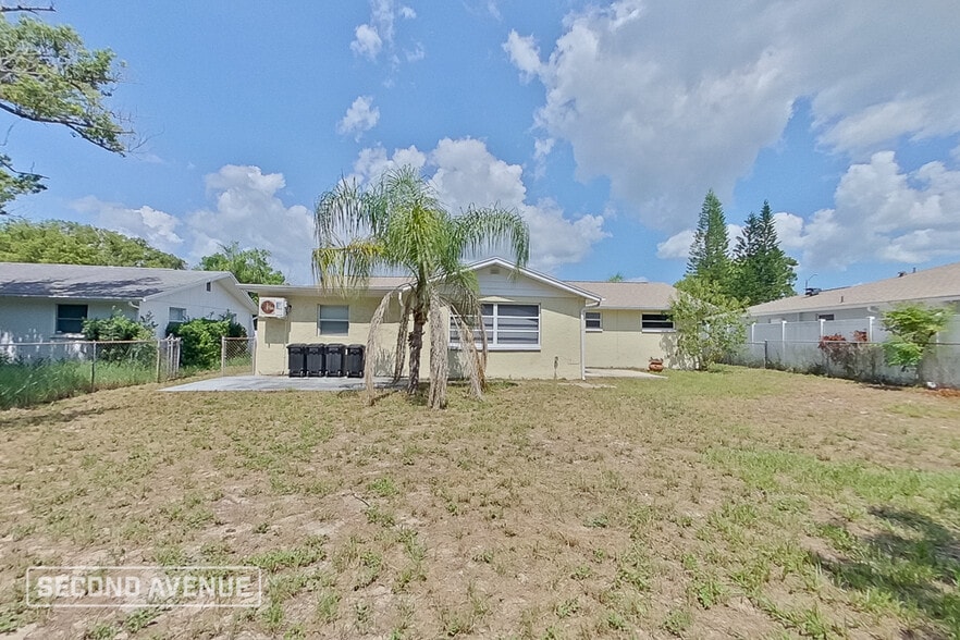 Building Photo - 11725 Meadow Dr