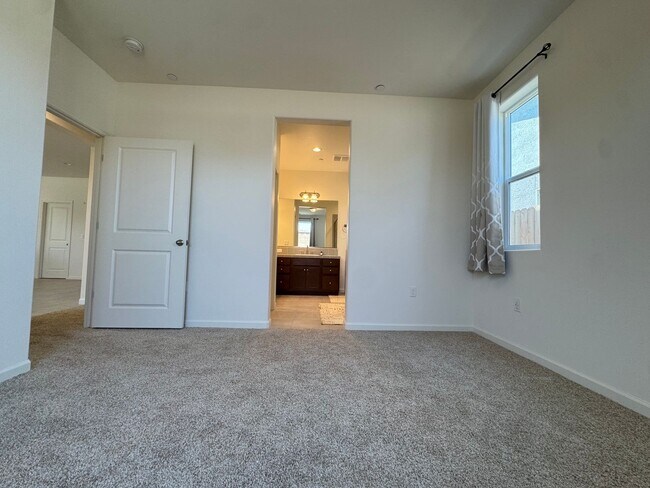Building Photo - 1267 Las Rosas Ave