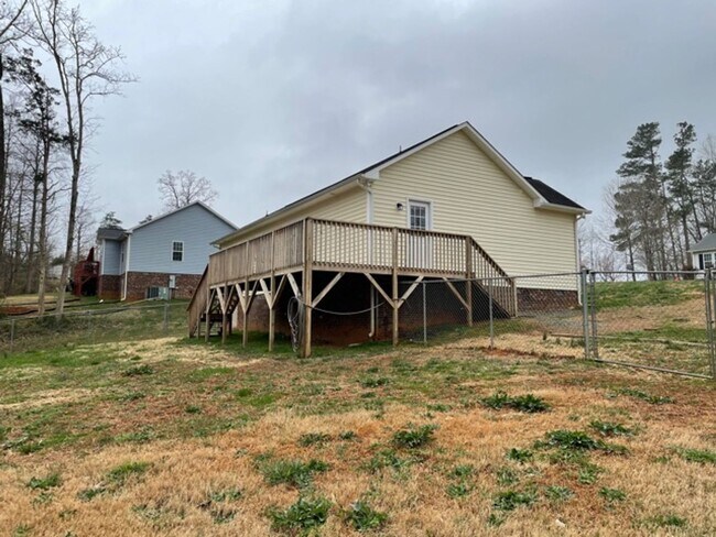Building Photo - Fantastic Graham Home For Rent!