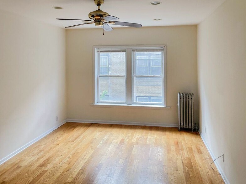 Building Photo - 3924 N Pine Grove Ave