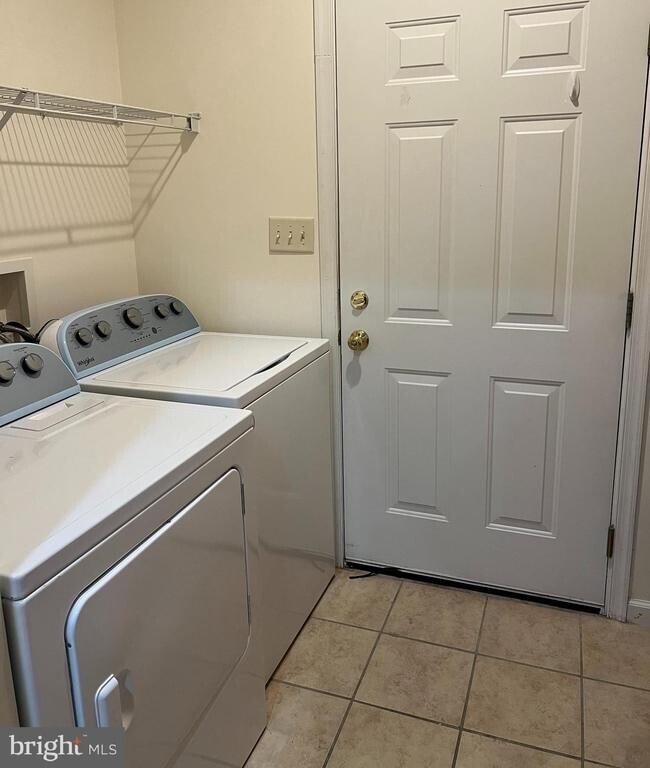 Building Photo - 2037 Powell Dr