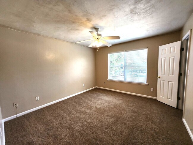 Building Photo - 3 bedroom for rent August 7, 2026 for $1695 per month, walking distance to FSU
