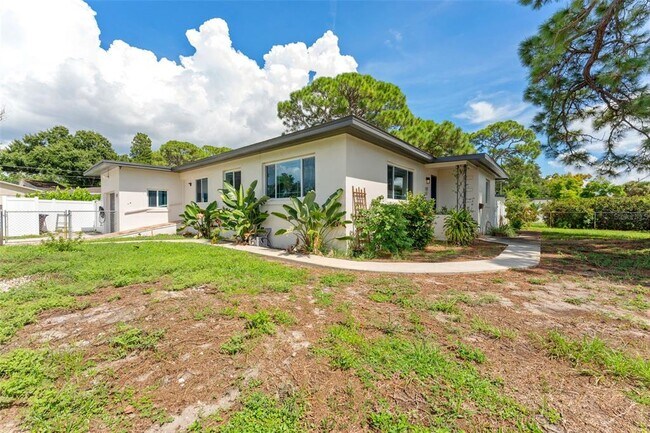 Building Photo - 1419 Tyrone Blvd N