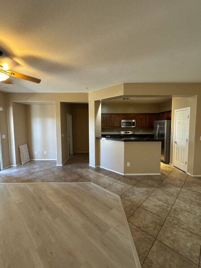 Building Photo - 5 bedroom home in the Anthem Parkside
