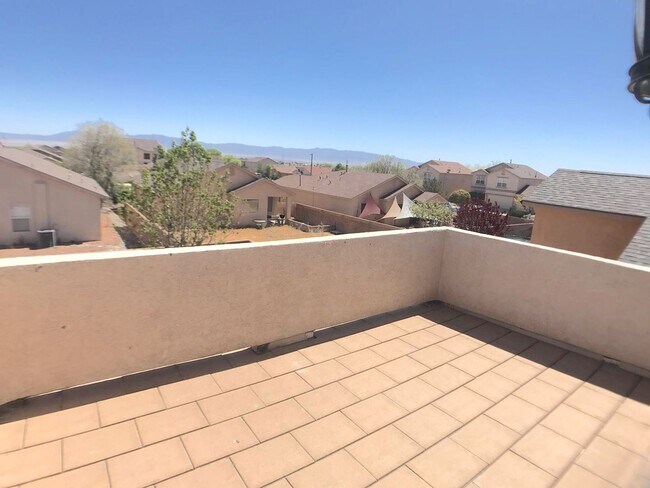 Building Photo - Don't Miss Out! Spacious 3 Bed, 2.5 Bath Home in Los Lunas – Open Layout & Prime Location