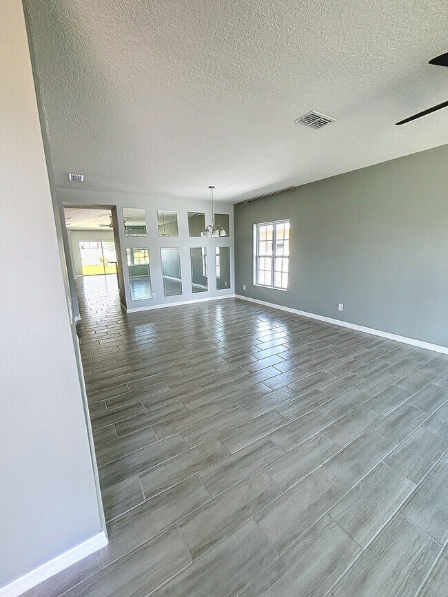 Building Photo - 469 Ogelthorpe Dr