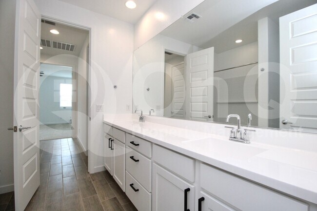 Building Photo - 23097 E Saddle Way