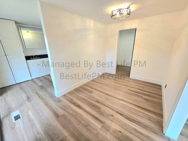 Building Photo - 150 Narain Ct