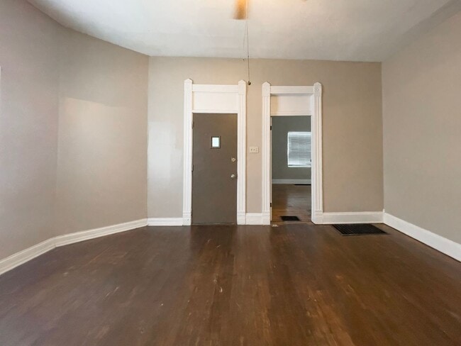 Building Photo - PRELEASING for AUGUST! Close to Campus