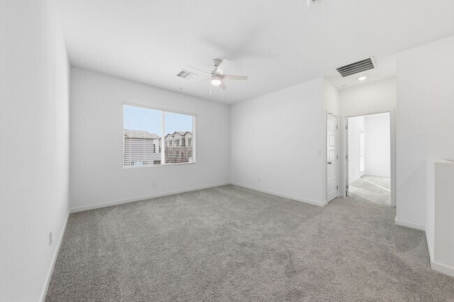 Building Photo - 1531 Layla Crossing Ave