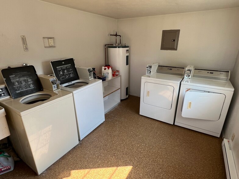 Shared Laundry - 161 Indian Trail Rd