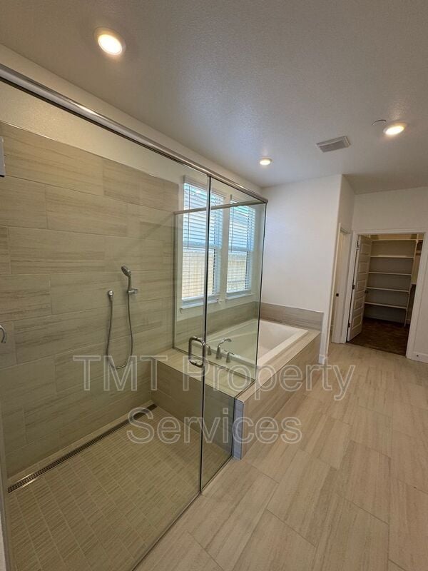 Building Photo - 5210 Peace Lily Ln