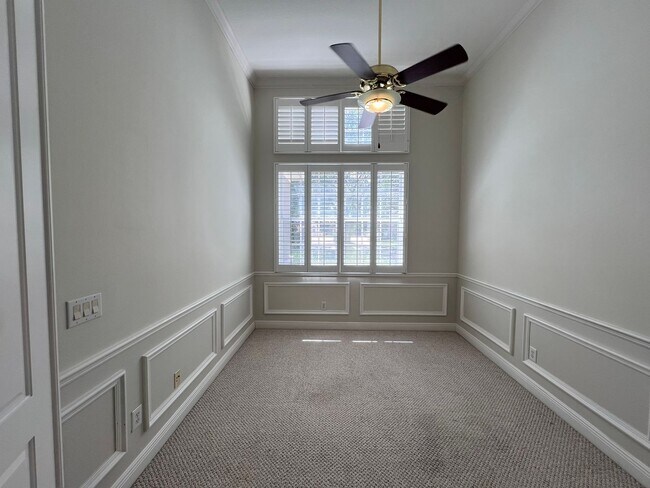Building Photo - GORGEOUS SINGLE FAMILY HOME - PROPERTY  FU...