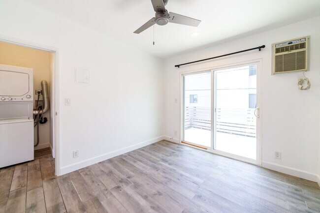 Building Photo - 319 Heliotrope Dr