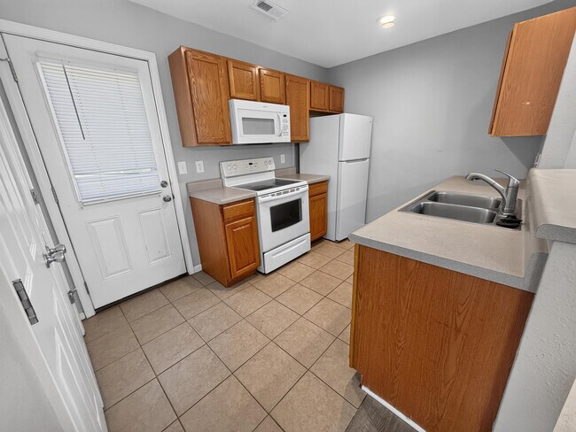 Building Photo - 1330 Godas Cir