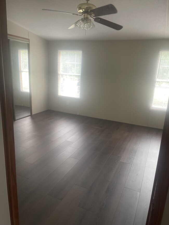 Building Photo - 350 Mockingbird Dr