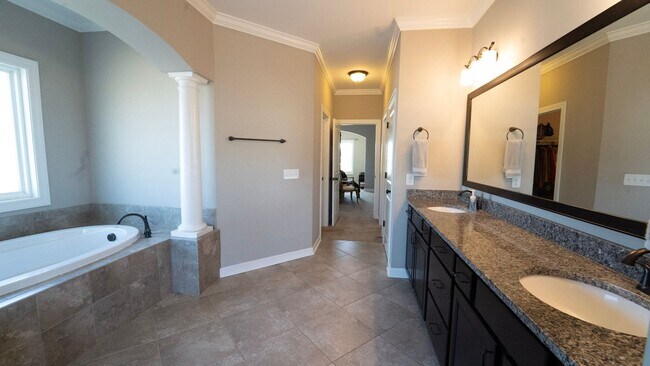 Building Photo - Elegant Richmond Hill Home with Screened Patio & Lagoon Views