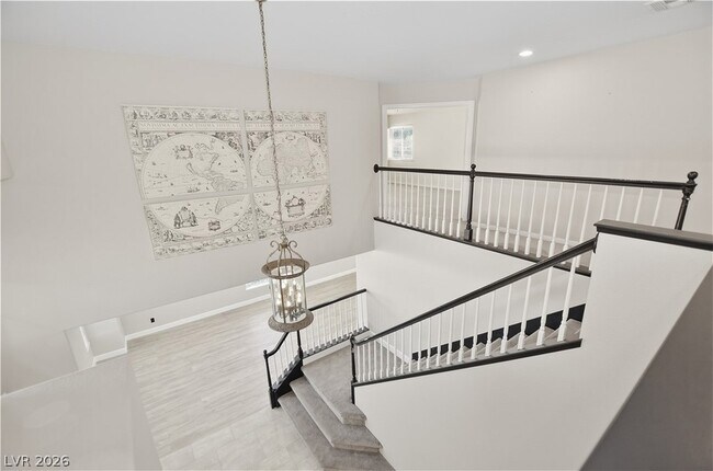 Building Photo - 747 Canyon Crest Dr